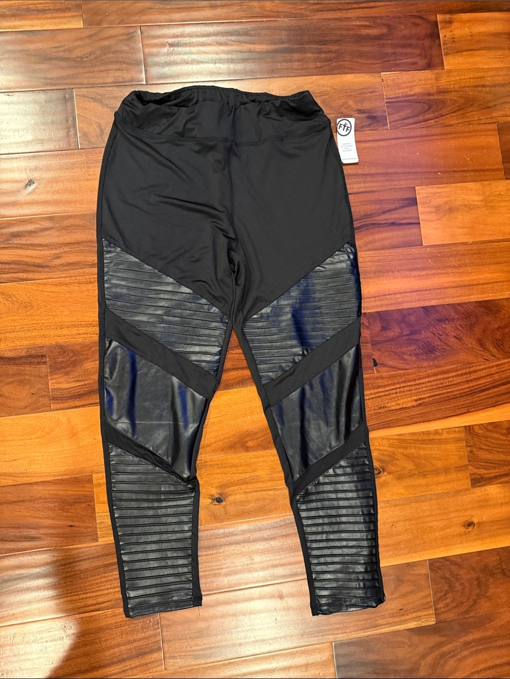 2x Plus Fashion 2 Figure Pintuck Moto Legging NWT